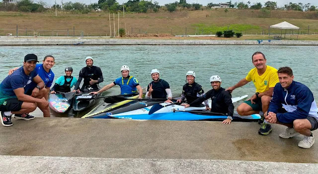 Equipe de Canoagem durante treino no Rio