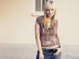 Ashlee Simpson Hot