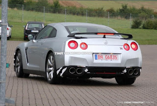 2011 nissan GT-R 