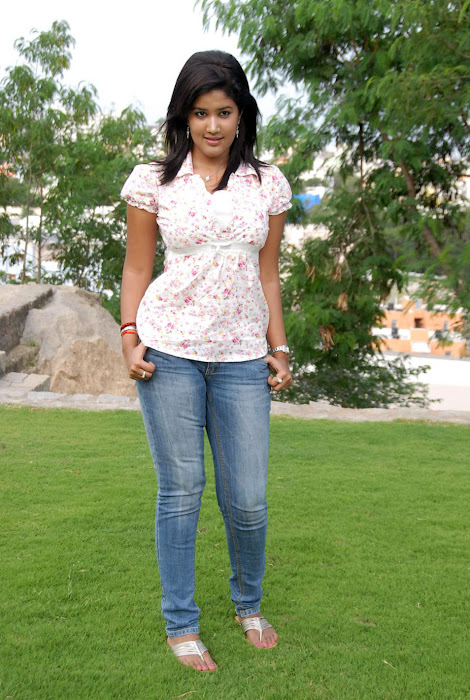 sowmya new , sowmya unseen pics