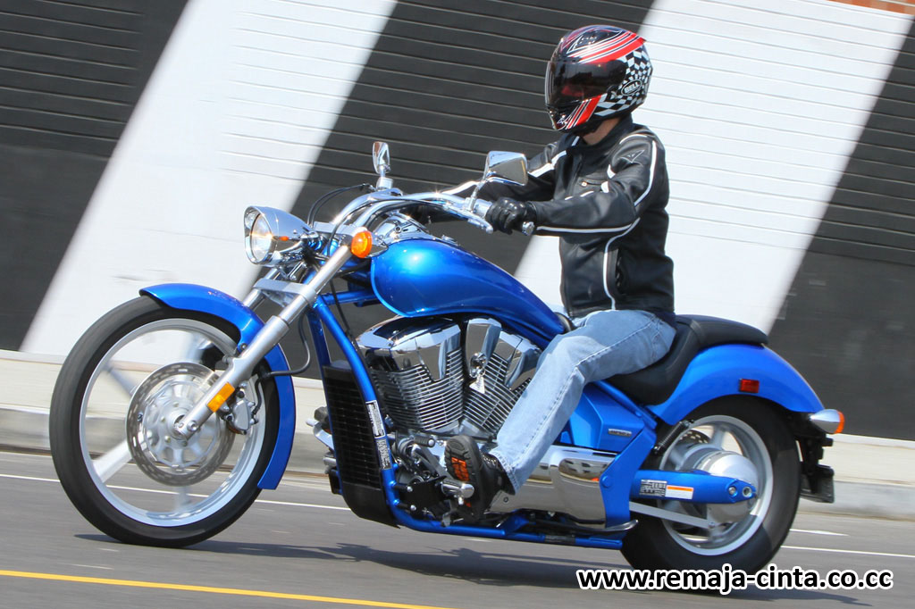 Koleksi Foto foto Motor Harley Davidson Keren  2010 2011 
