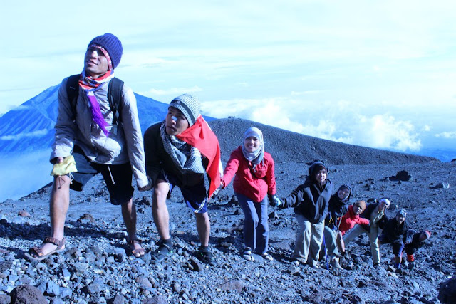 Larangan yang Wajib Dipatuhi Saat Mendaki Gunung