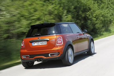 2011 Facelifted Mini Cooper Clubman and Convertible Pictures and details