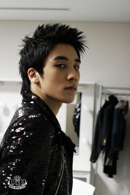 Seungri tem vindo a promover 2011