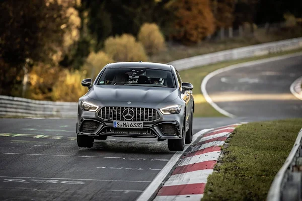 Mercedes-AMG GT 63 S é sedã de luxo mais rápido em Nürburgring