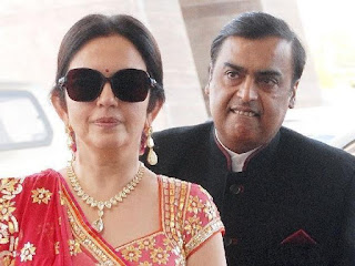 MUKESH AMBANI BEHIND WIFE