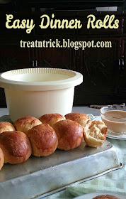 Easy Dinner Rolls Recipe @ treatntrick.blogspot.com