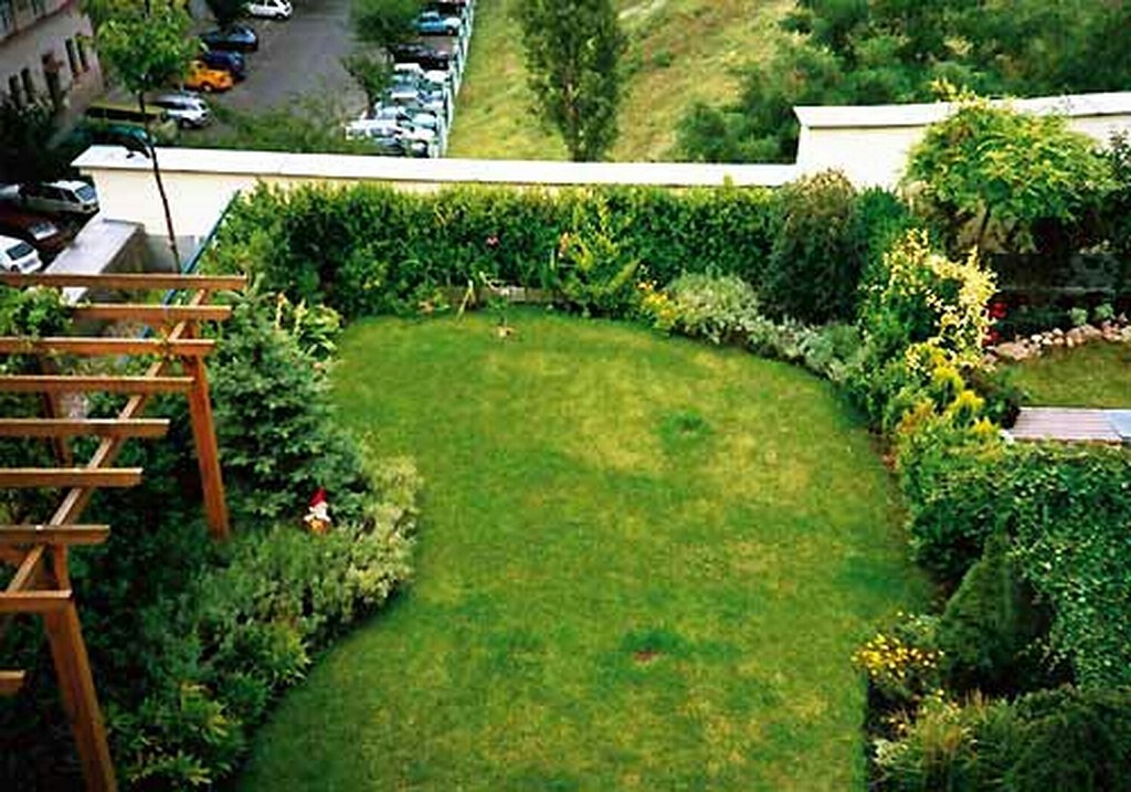 Modern homes garden designs ideas.