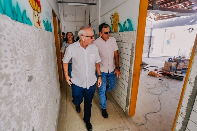 Cícero Lucena vistoria obras de drenagem profunda e pavimentação no Bairro das Indústrias