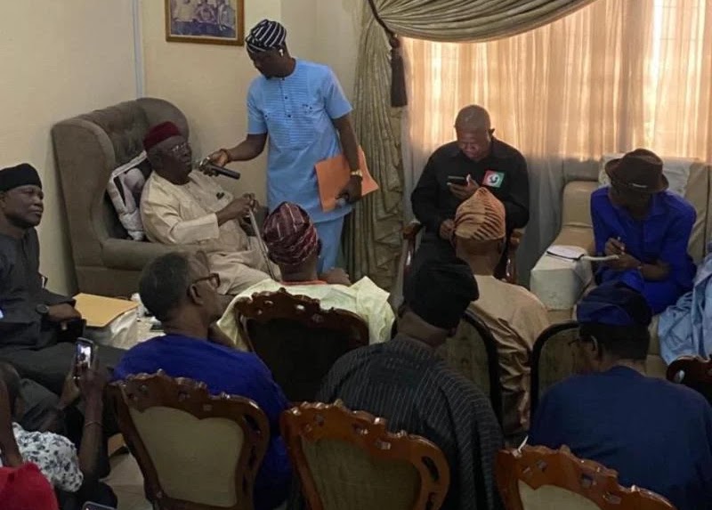 2023: Peter Obi meets with Southern, Middle-Belt leaders