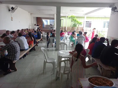 almoço após culto