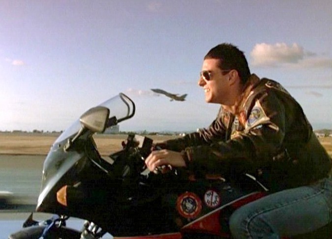 tom cruise top gun. tom cruise movies list 2010.