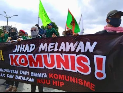 Fraksi PDIP telah mencopot Rieke Diah Pitaloka dari posisi Wakil Ketua Badan Legislasi (Baleg) DPR. Posisi tersebut kemudian digantikan oleh M. Nurdin dari anggota Komisi III yang merupakan Purnawirawan Jenderal Polri.