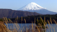 Towards the south from 西湖 (Saiko lake), 富士山 (Mount Fuji)