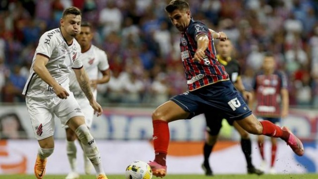 Bahia sofre com erros defensivos e leva virada do Athletico-PR na Copa do Brasil