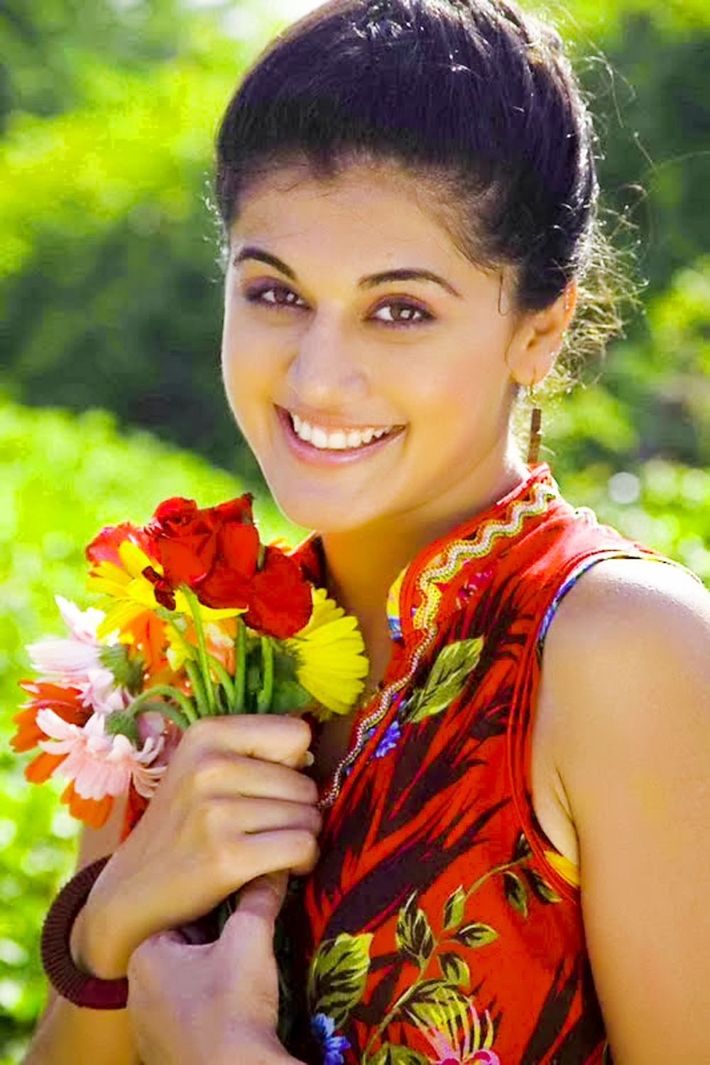 http://hdfilmgallery.blogspot.in/2012/12/tapsee-hot-and-cute-tamil-actress-hd.html