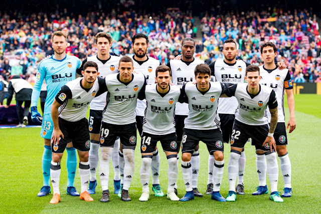 VALENCIA C. F. Temporada 2017-18. Neto, Gabriel Paulista, Garay, Kondogbia, Vezo y Parejo; Guedes, Rodrigo, Gayá, Carlos Soler y Santi Mina. F. C. BARCELONA 2 (Luis Suárez, Umtiti) VALENCIA C. F. 1 (Parejo). 14/04/2018. Campeonato de Liga de 1ª División, jornada 32. Barcelona, Nou Camp.