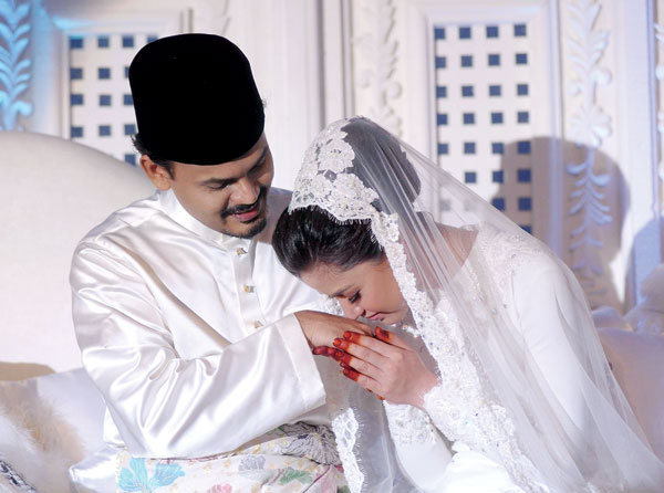 Lisa Surihani dan Yusry berkahwin