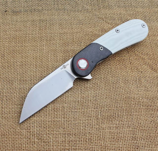 A typical example of a Wharncliffe blade