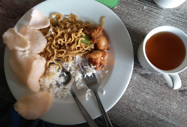 sarapan-pagi-adek-di-omah-kebon-cafe