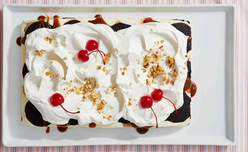  Banana-Split Ice Cream Cake 