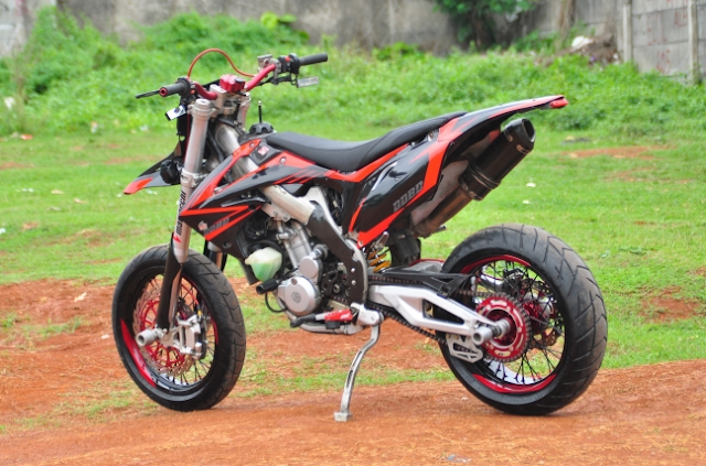 Disinilah ketika tunggangan menjadi tambah gerrr ketika disandingkan dengan model manis KLX Modif Trail, KLX Modif Supermoto