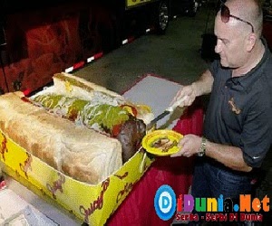 Hot dog terbesar didunia