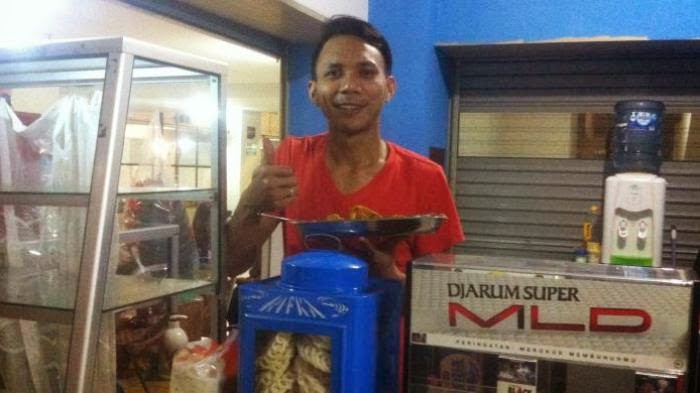 Sudah Tak Laku, Norman Kamaru Jadi Tukang Bubur