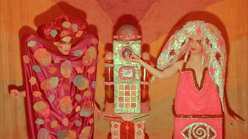 VIDEO PREMIERE: Curving Tooth and the surreal avant folk dreams of Daisy  Bed - AMERICAN PANCAKE