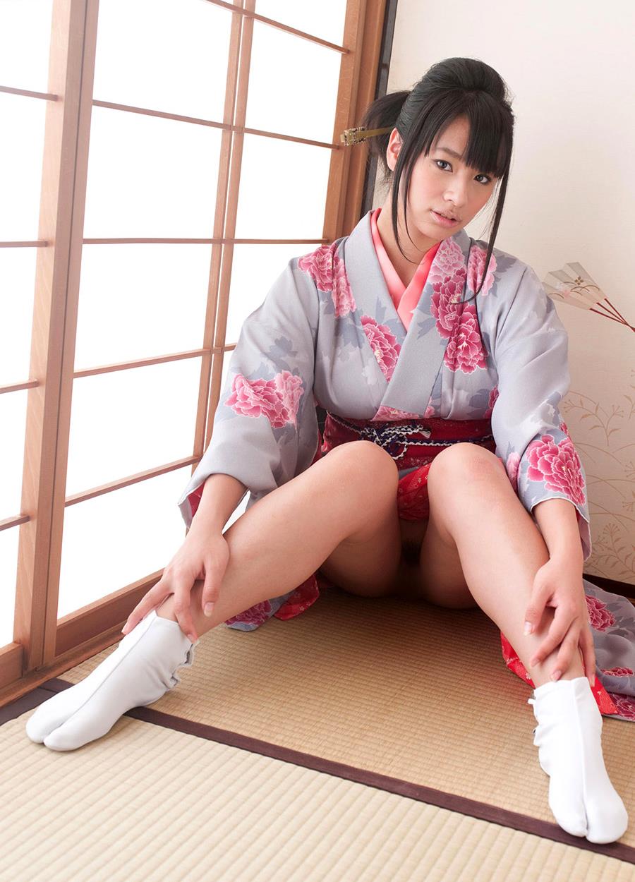 foto bugil artis bokep jepang toket gede,Hana Haruna. wanita jepang dengan payudara montok memeakai kimono pose seksi sembari melucuti pakainya 