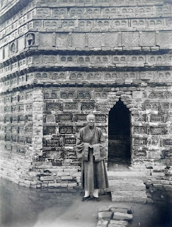 Priest at the Iron Pagoda, Kaifeng. Photograph by Yü Tai, 1910. The Charles Lang Freer papers, neg.#34. Freer|Sackler Archives.