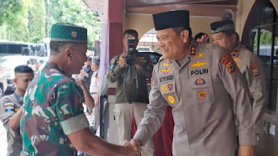 Kapolda Sulsel dan Pangdam XIV/ Hasanuddin beserta Jajarannya Salat Dzuhur dan Santap Siang Bersama