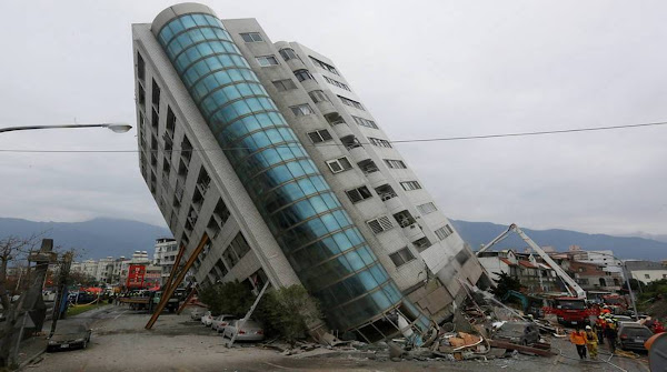 Momento exacto, cuando un Terremoto de magnitud 6,3 sacude a la isla de Taiwán