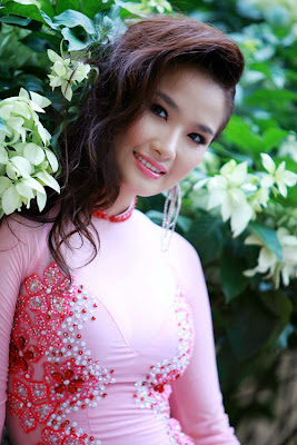 Cao Thuy Duong in Ao Dai