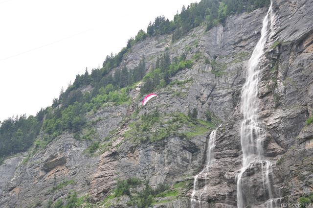 Tandem paragliding from the cliff in Lauterbrunnen Valley