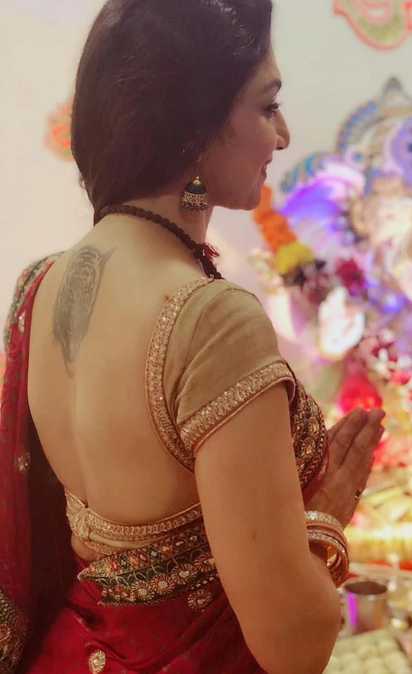 Aartii Naagpal backless saree hot actress