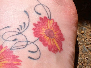 Full Color Daisy Flower Tattoo Design