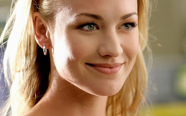 Australian Actress Yvonne Strahovski