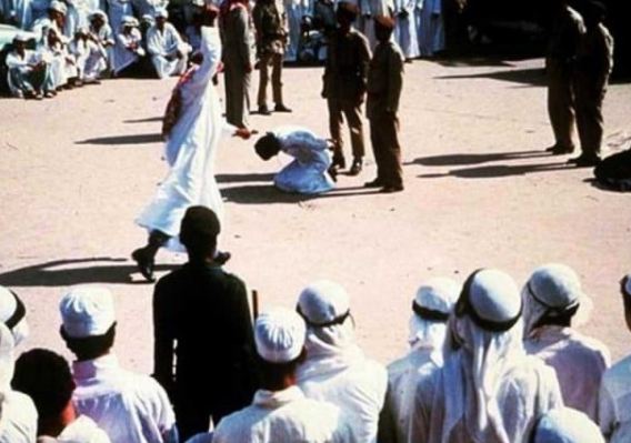 ریاض: سعودی عرب میں سیکورٹی اہلکار کو قتل کرنے کے بعد لاش جلانے کے مجرموں کو سزائے موت دے دی گئی۔