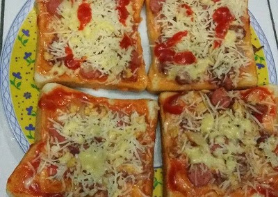  kali ini kami akan sedikit berbagi resep olahan yang sangat menarik Resep Pizza Mini Dengan Roti Tawar Sederhana Enak