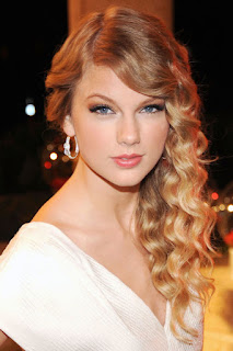 Taylor swift hairstyles curly 5