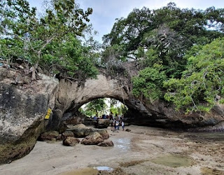 Pantai Karang Bolong