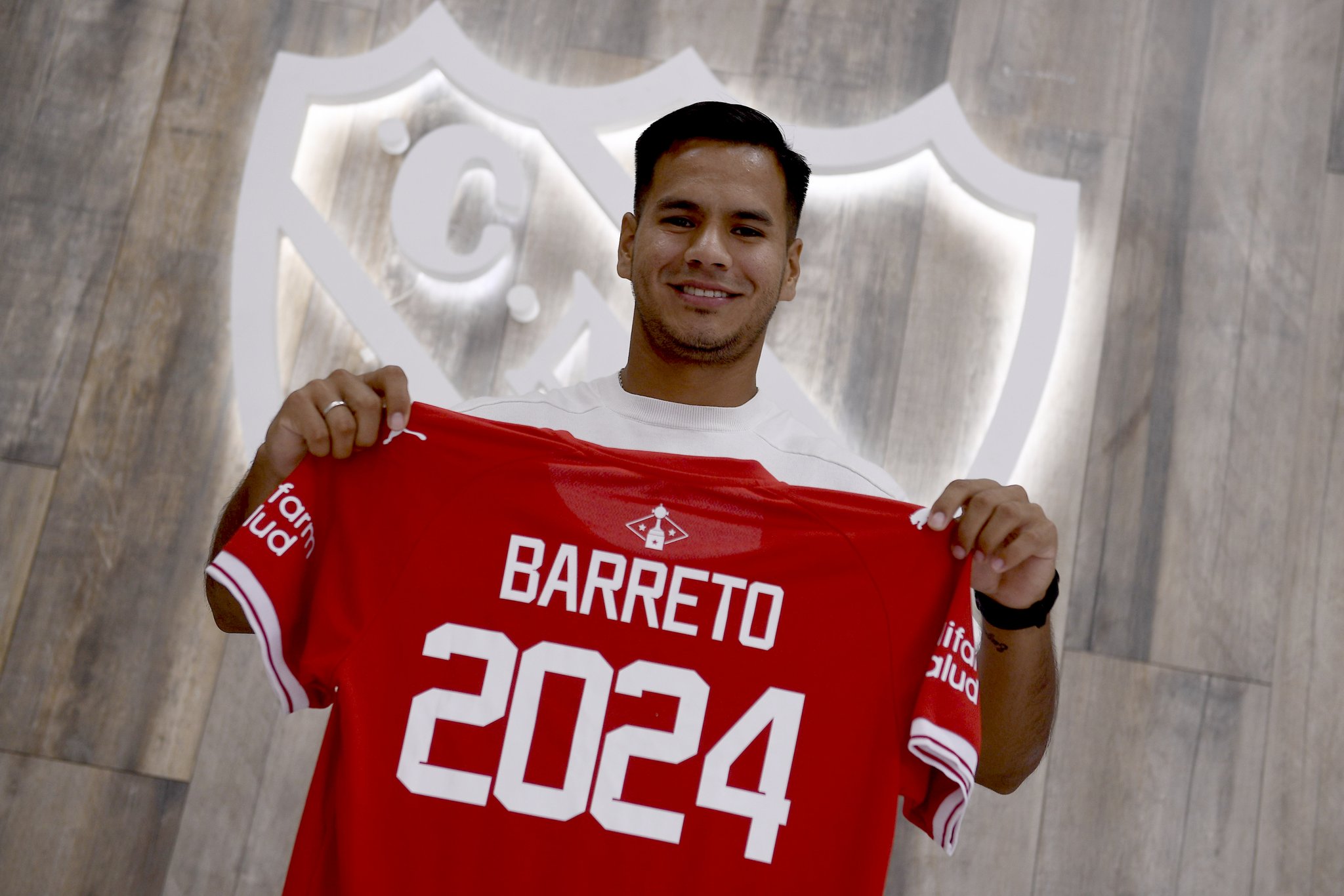 Sergio Barreto extendió su vinculo con Independiente, hasta diciembre de 2024 Fpv9qjmWIAEjE5D