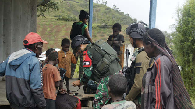 Tim Kesehatan Satgas Yonif Raider 321 / GT Berikan Pelayanan Kesehatan Gratis di Nduga, Papua