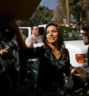 Eva Longoria looks hot even while handing out pizzas to striking writers