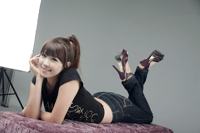 4 Lee Eun Hye in Black Top and Jeans-very cute asian girl-girlcute4u.blogspot.com