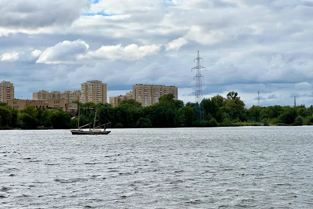 Долгопрудный, парк Новые Водники, Клязьминское водохранилище, вид на микрорайон Хлебниково