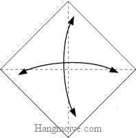 Bước 1: Gấp tờ giấy lại làm bốn để tạo nếp gấp, sau đó lại mở ra.