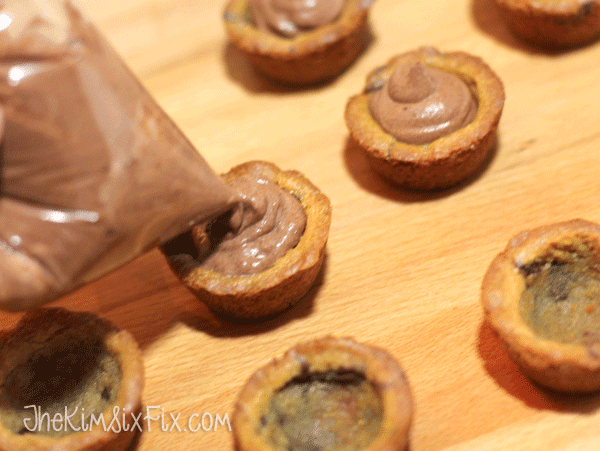 Filling cookie cup with zip lock bag