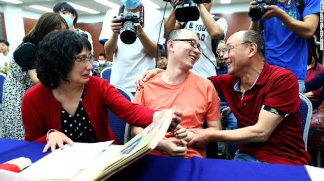 See As Man Who Was Kidnapped As A Baby Got Reunited With His Parents 32 Years Later